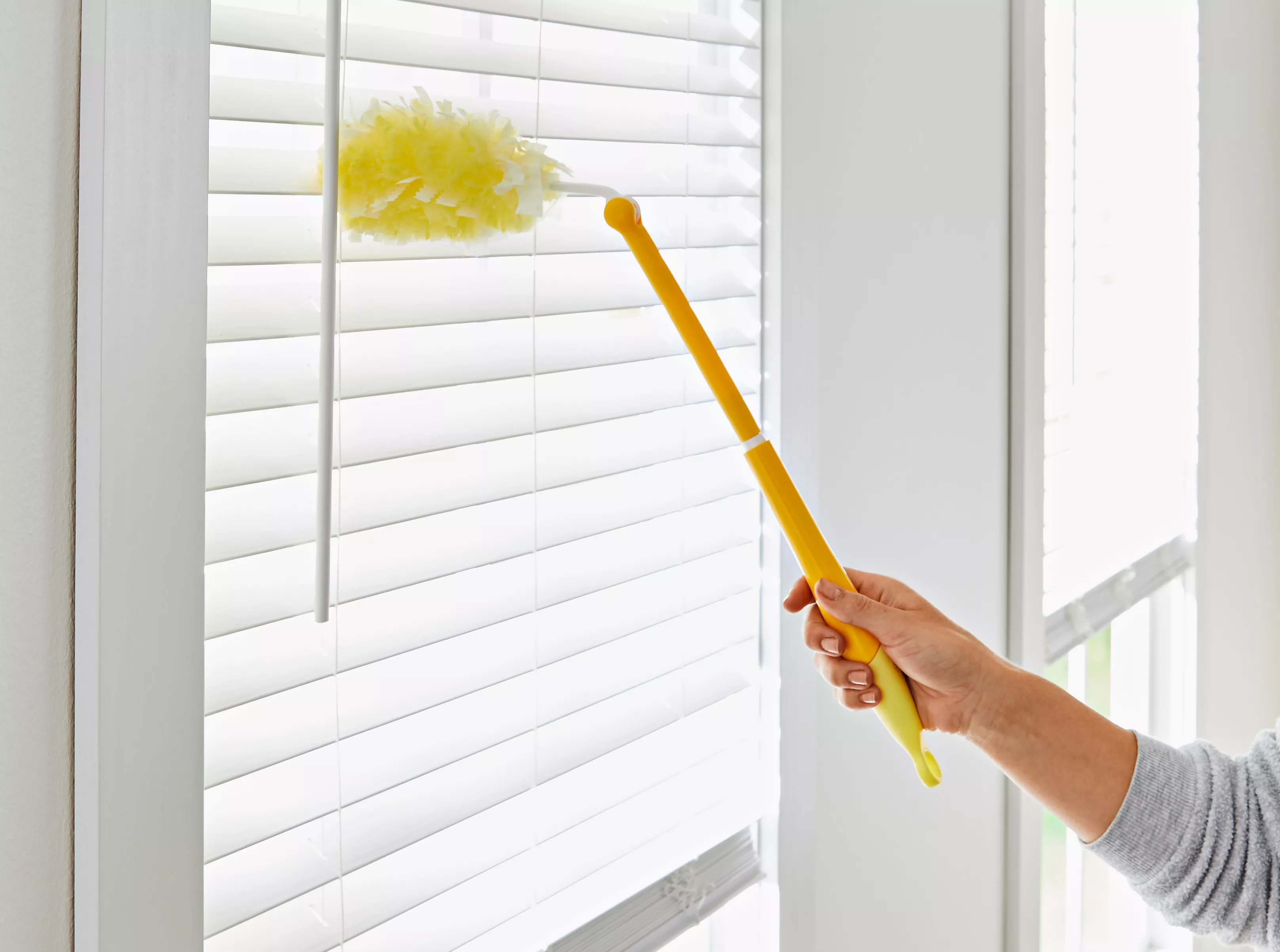 telescoping duster used to dust window blinds